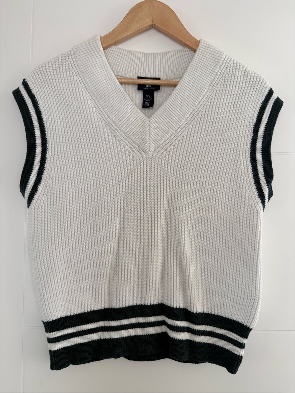 H&M Boxy Fit Green & White Sweater Vest, size small.
